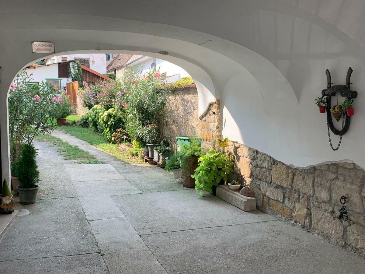 Ferienwohnungen Zum Briefmarkenhaus Mörbisch am See Esterno foto